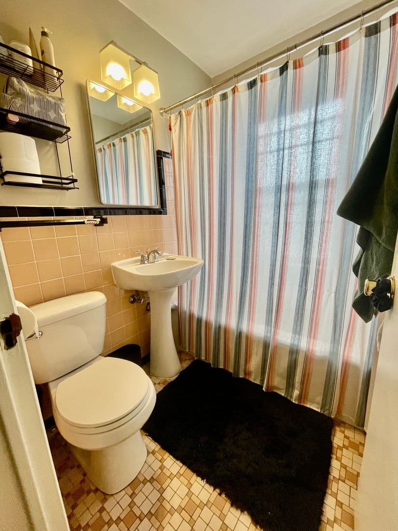 4282 N Wilson Dr - Apartment - 11