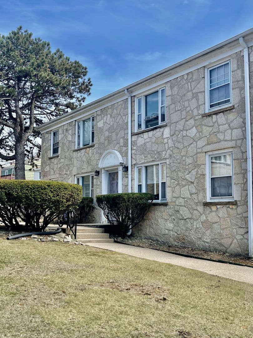 Milwaukee County apartments for rent - image - large (9).jpeg