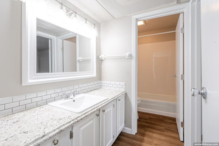 Milwaukee County apartments for rent - image - large (12).jpg