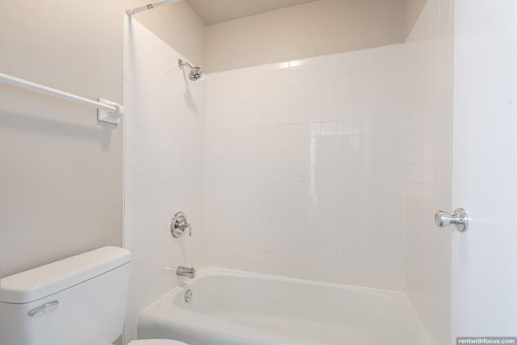 Milwaukee County apartments for rent - image - large (13).jpg
