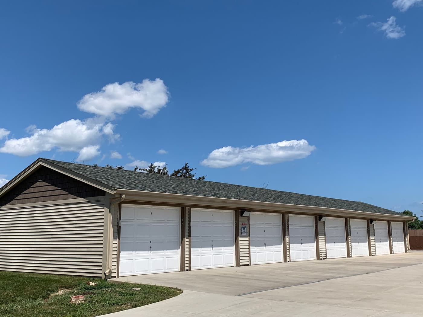 Milwaukee County apartments for rent - Property image - Oak Park Apartments - 3