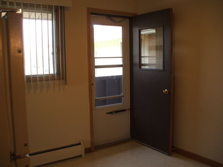 Milwaukee County apartments for rent - image - large (2).jpg