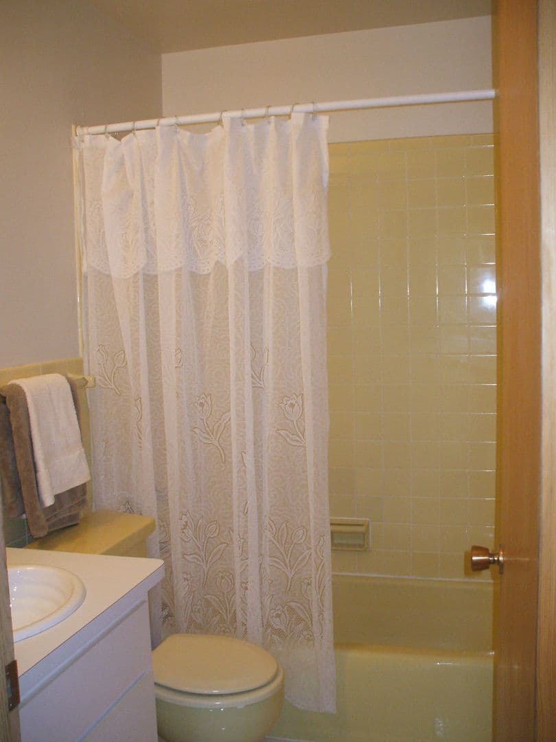 Milwaukee County apartments for rent - image - large (5).jpg