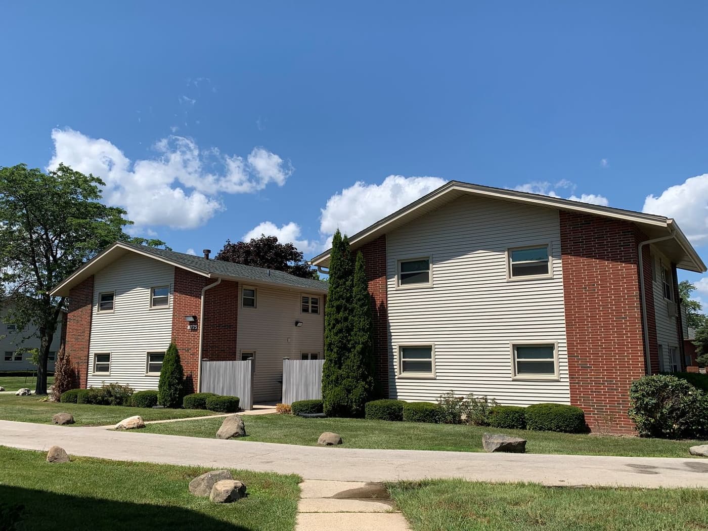Milwaukee County apartments for rent - Property image - Oak Park Apartments - 2