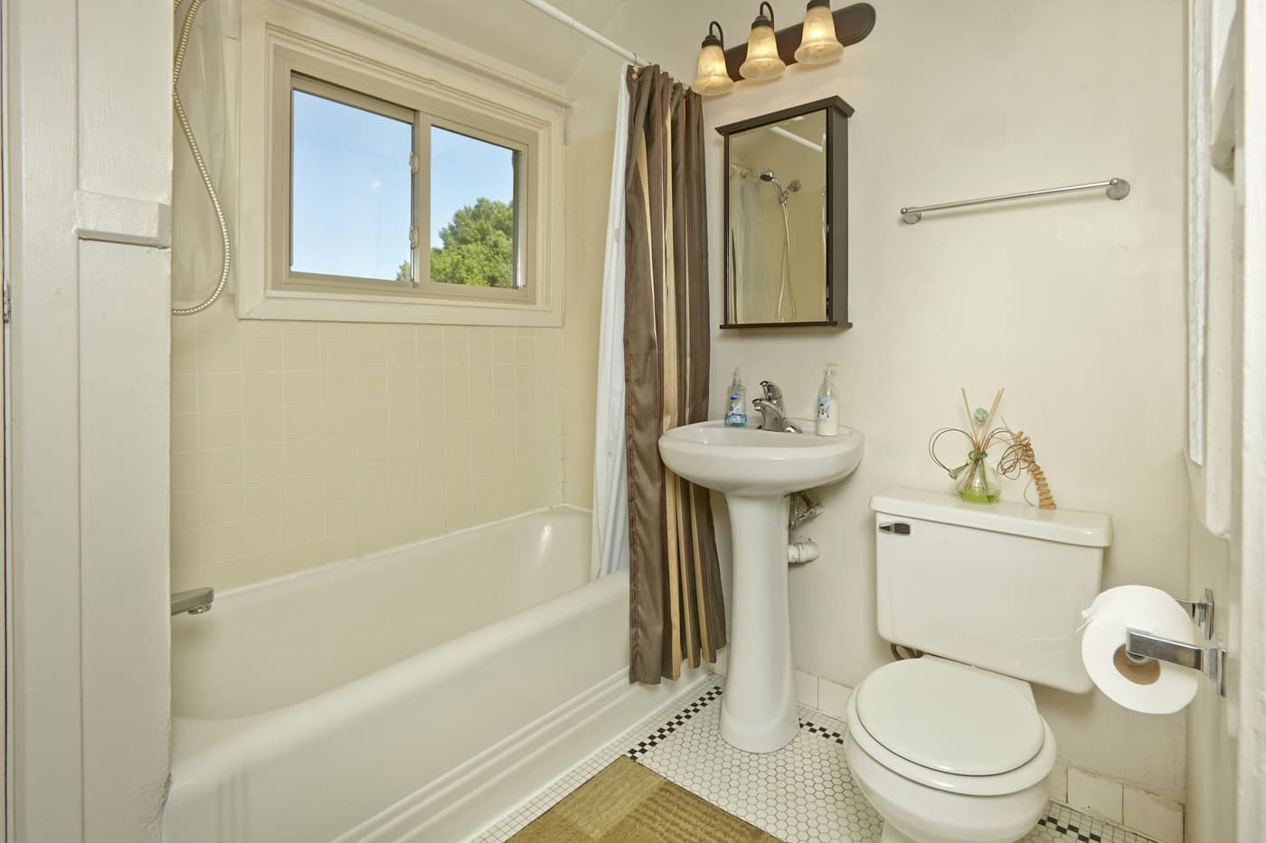 West Bluemound Rd - Apartment - 8
