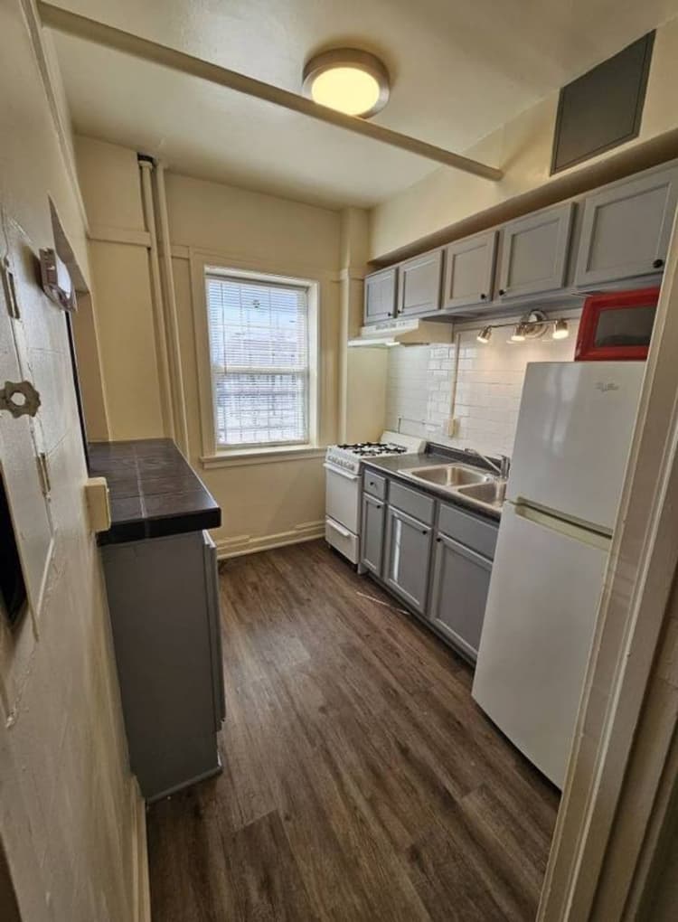 Milwaukee County apartments for rent - image - large (1).jpg