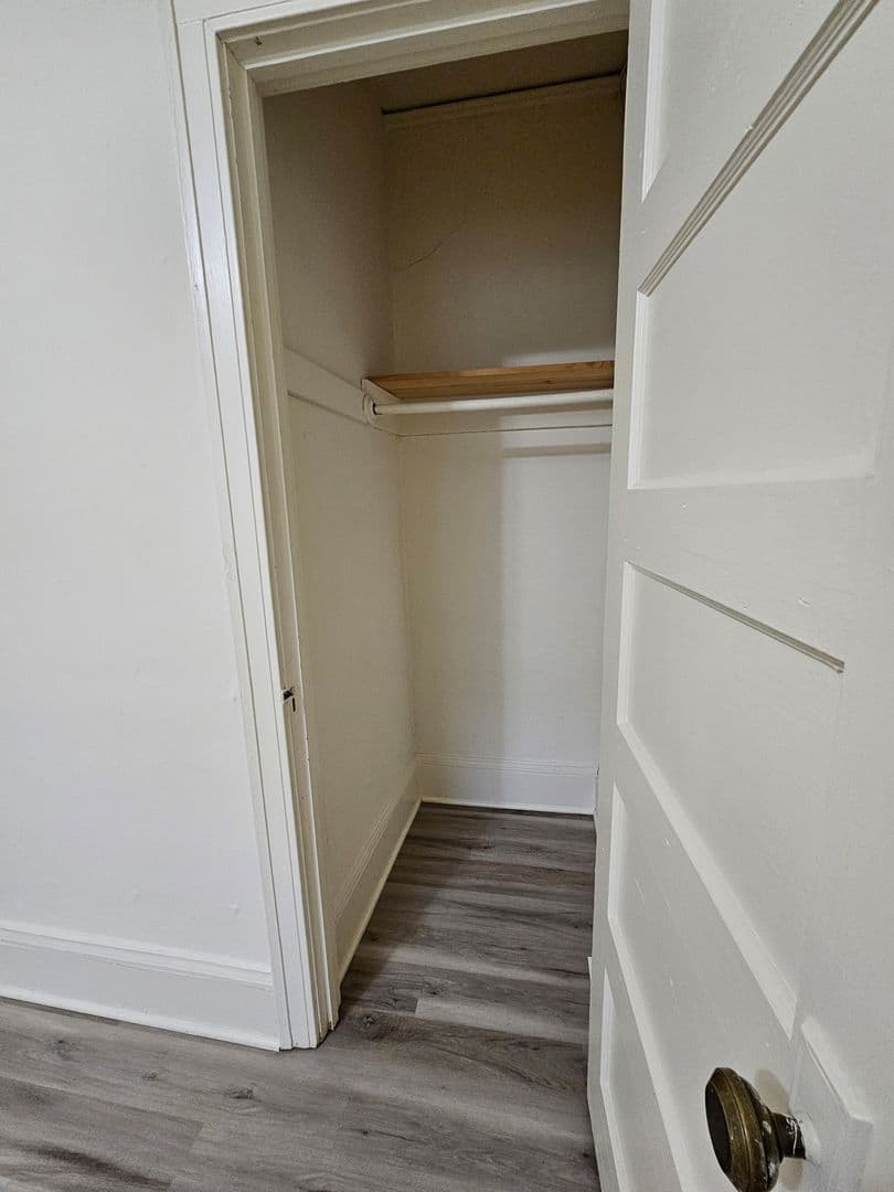 1130 N. Van Buren - Apartment - 25