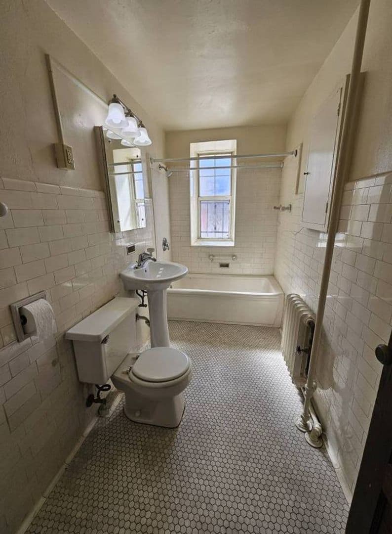 1130 N. Van Buren - Apartment - 21