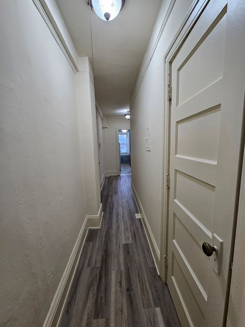 1130 N. Van Buren - Apartment - 28