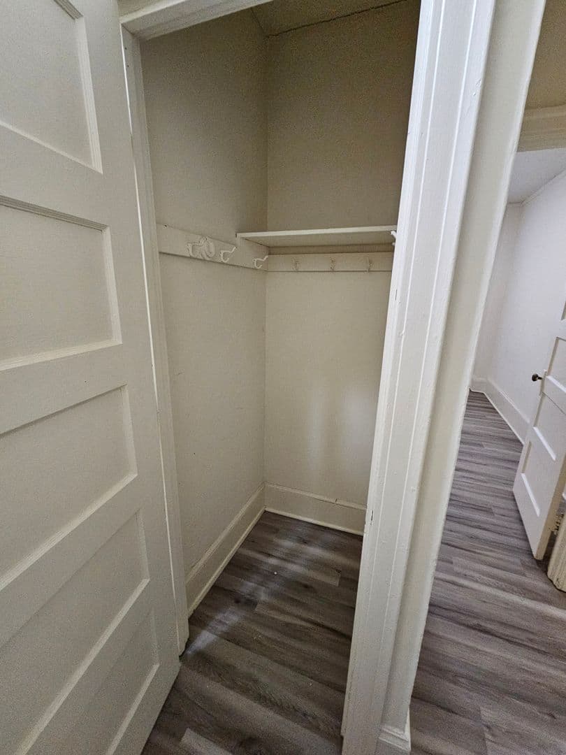1130 N. Van Buren - Apartment - 27
