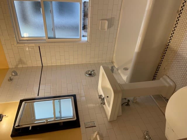 Milwaukee County apartments for rent - image - Bathroom.jpg