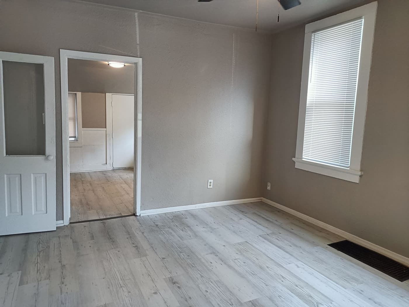 352 E Lincoln Ave - Apartment - 11