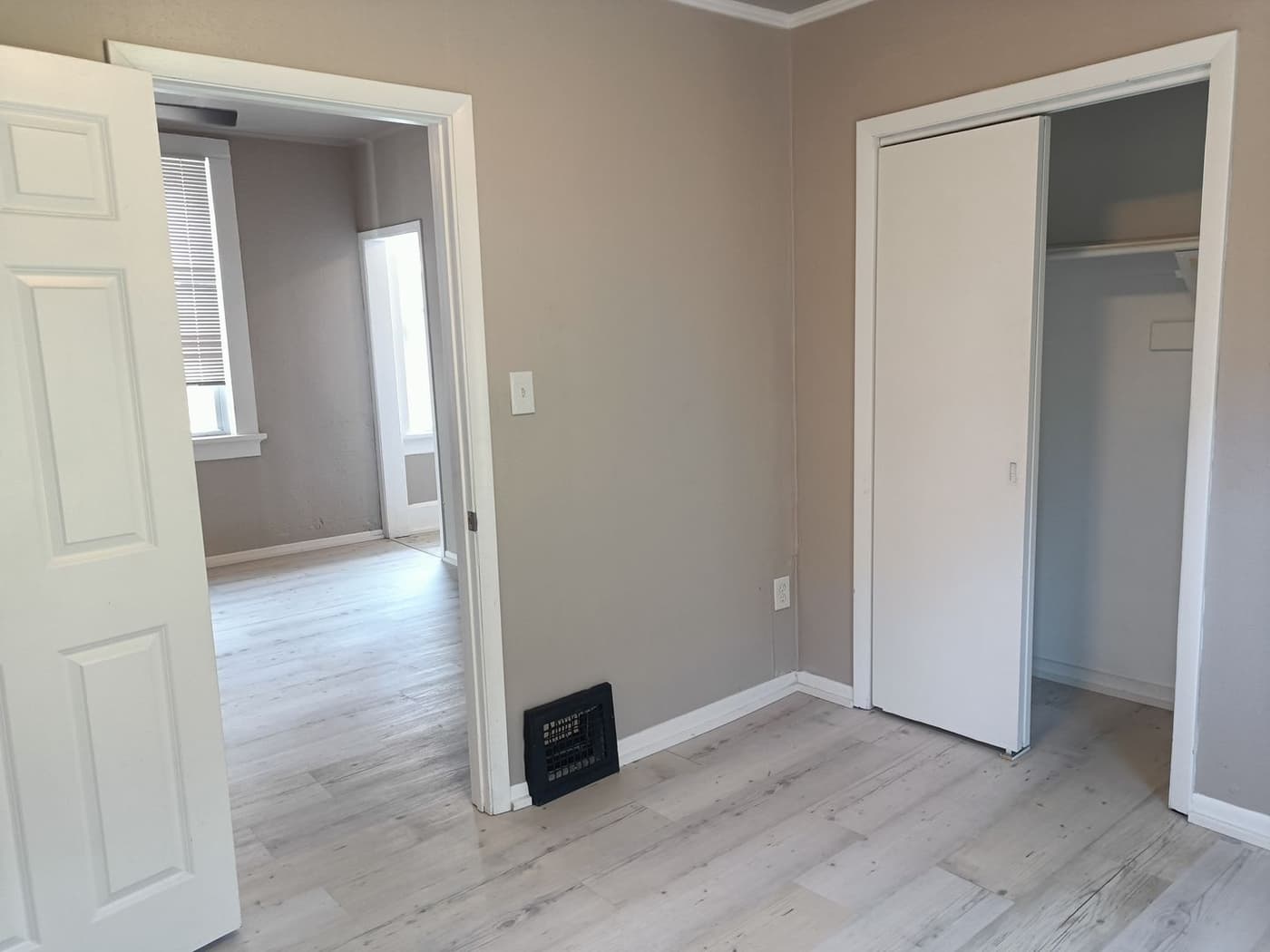 352 E Lincoln Ave - Apartment - 8