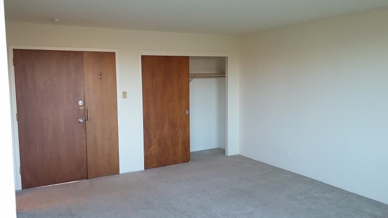 6260 S. Lake Dr, Cudahy - Lakeshore Tower - Apartment - 19