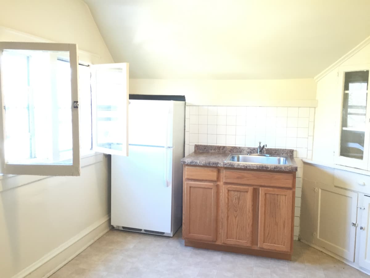 2426 S 35th St, Milwaukee, WI 53215 - Apartment - 8