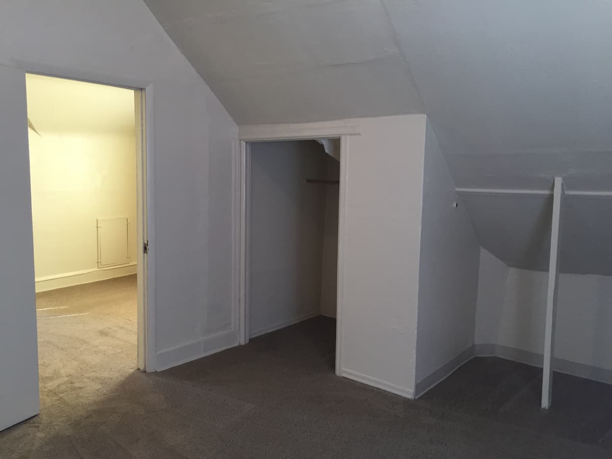2426 S 35th St, Milwaukee, WI 53215 - Apartment - 4