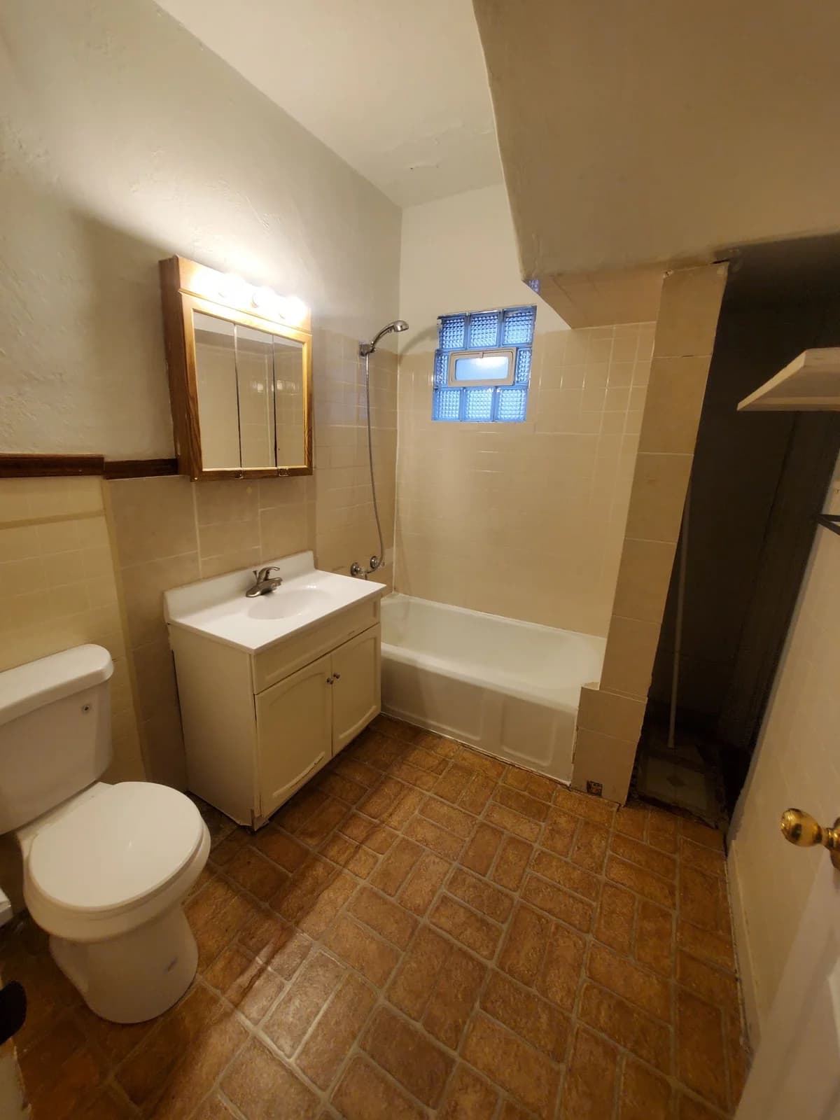 3416 W Walnut St - House - 5