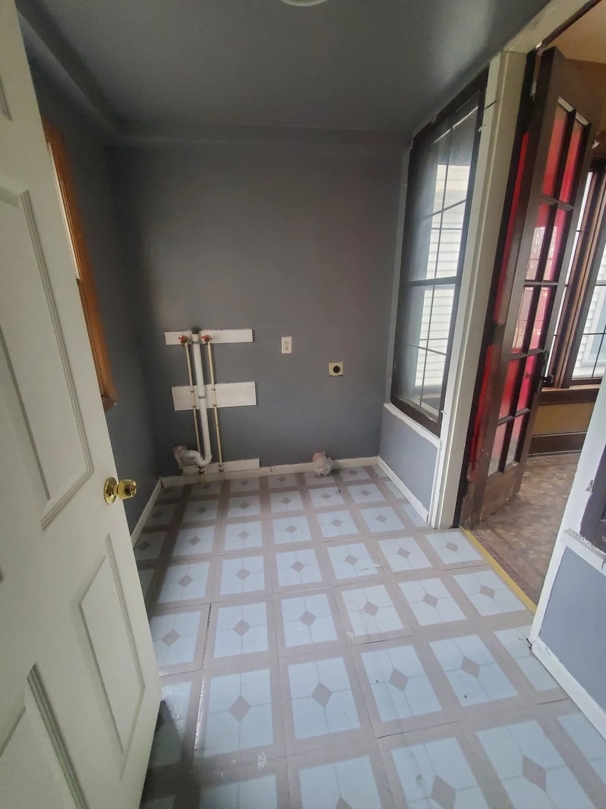 2922-2924 W Juneau Ave. - 3 Unit - Apartment - 8