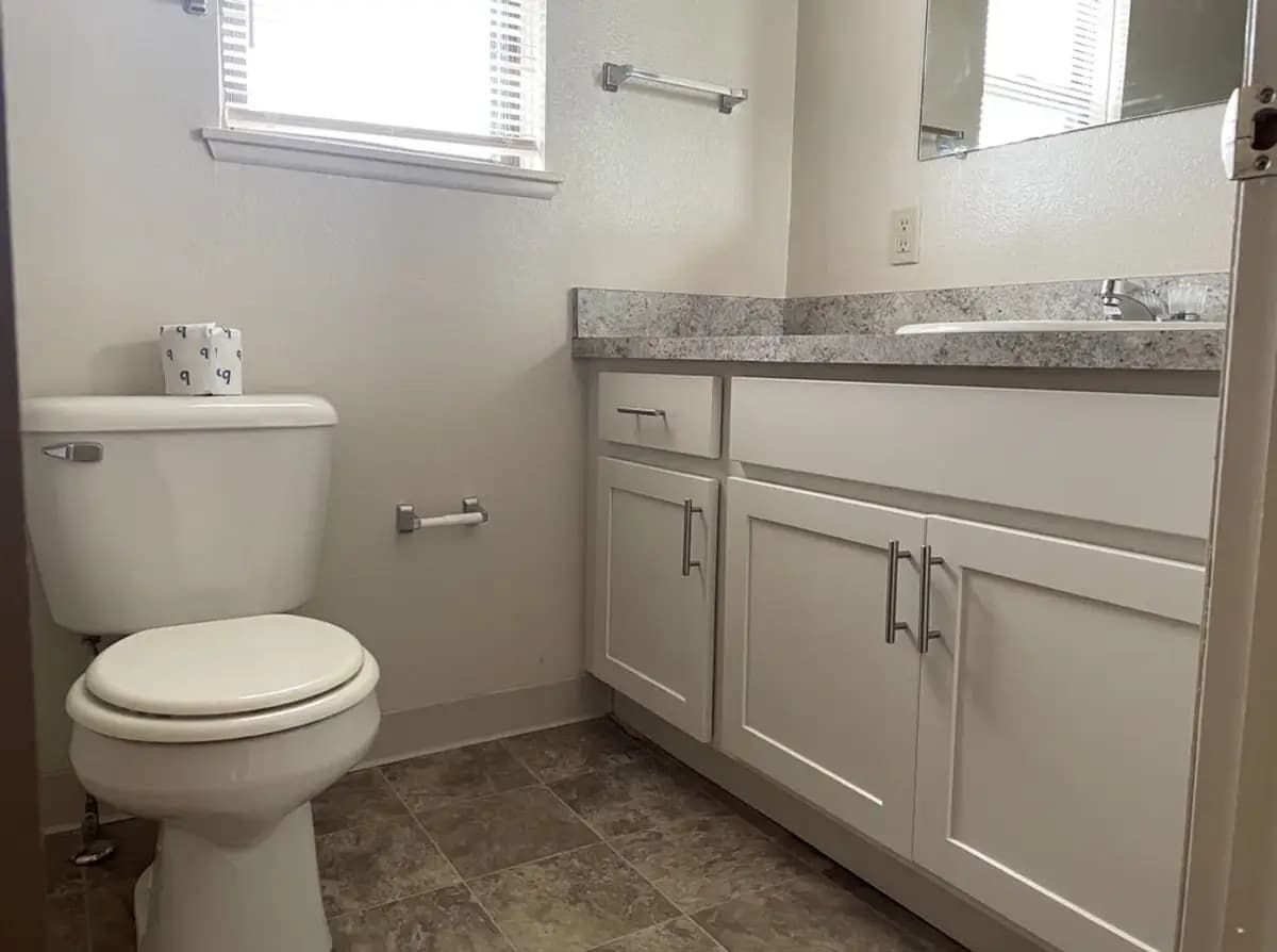 Oak Shores Apartments - Apartment - 17