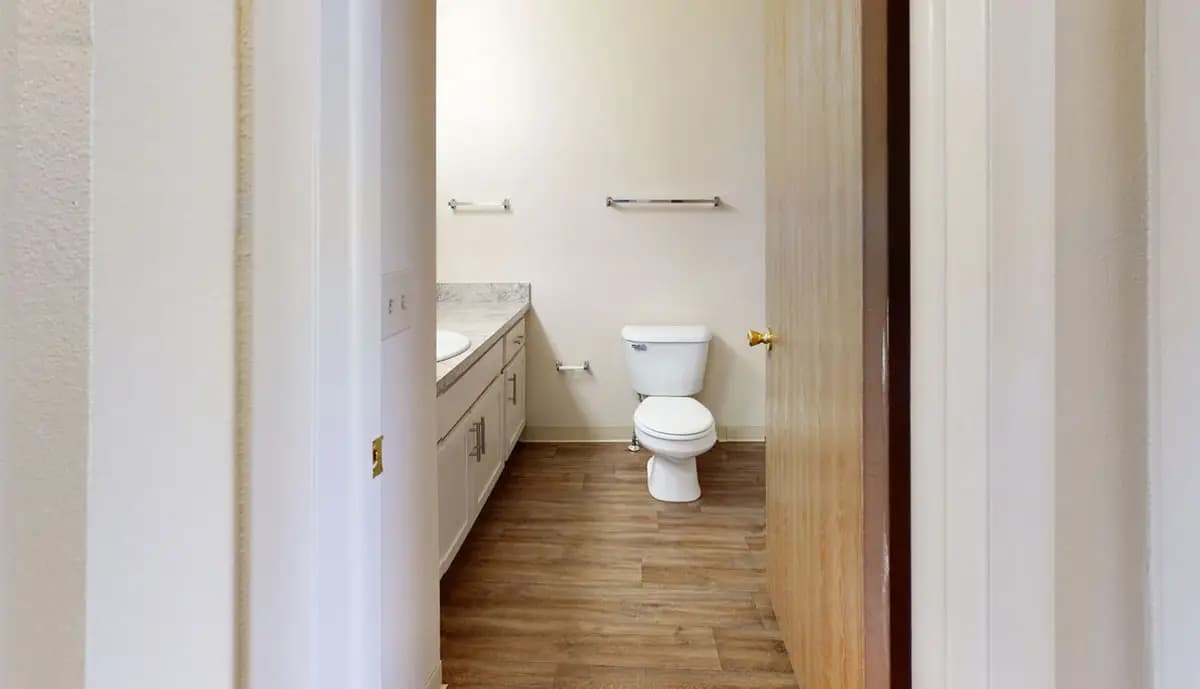 Oak Shores Apartments - Apartment - 23