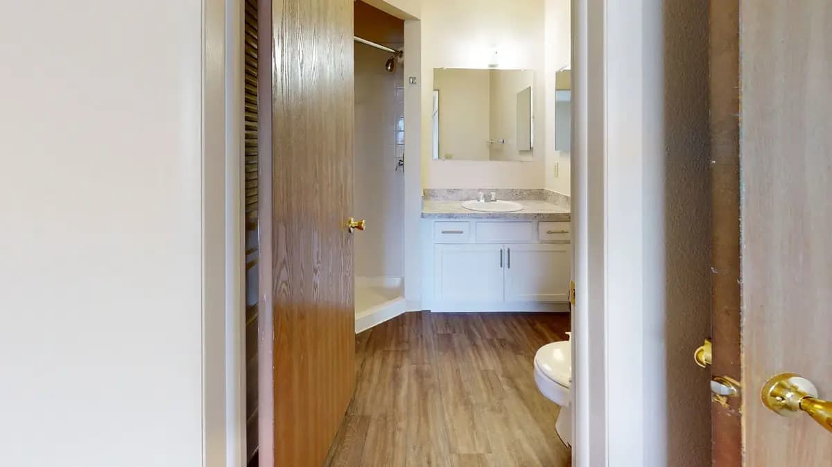 Oak Shores Apartments - Apartment - 24