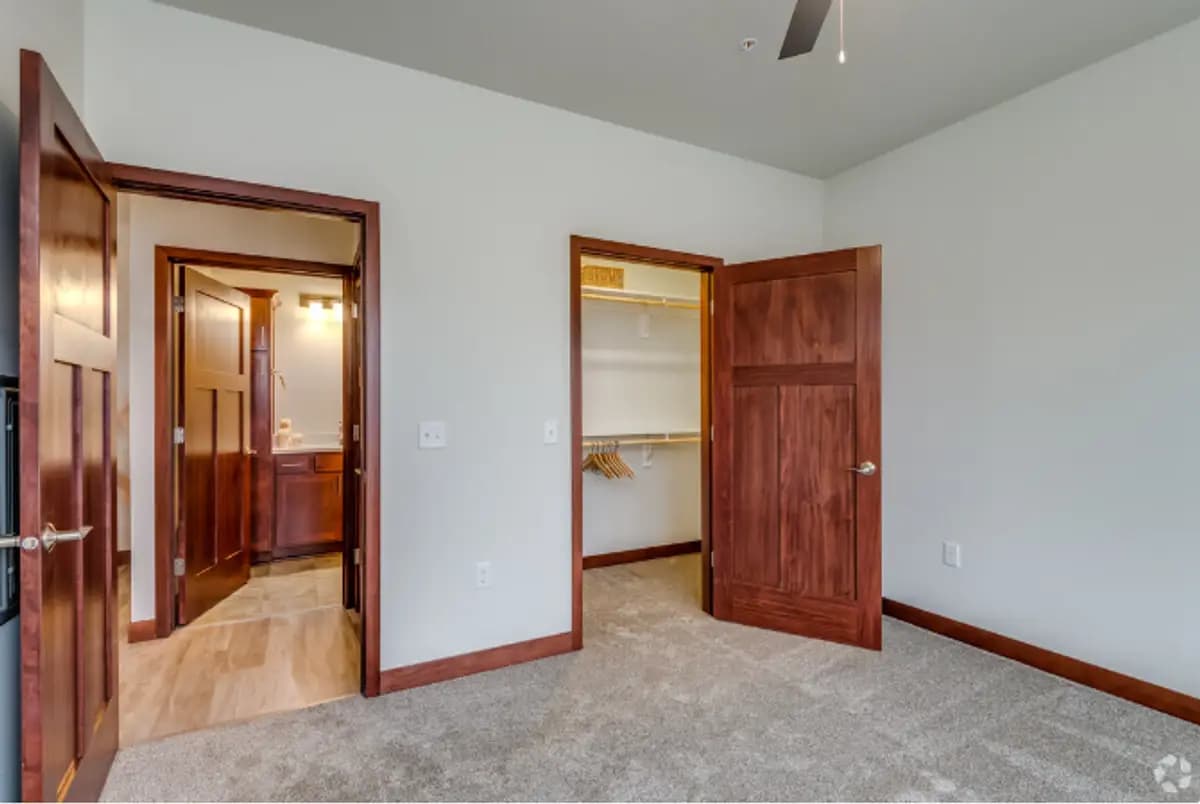 undefined apartments for rent - image - oaks-br1.png - 3