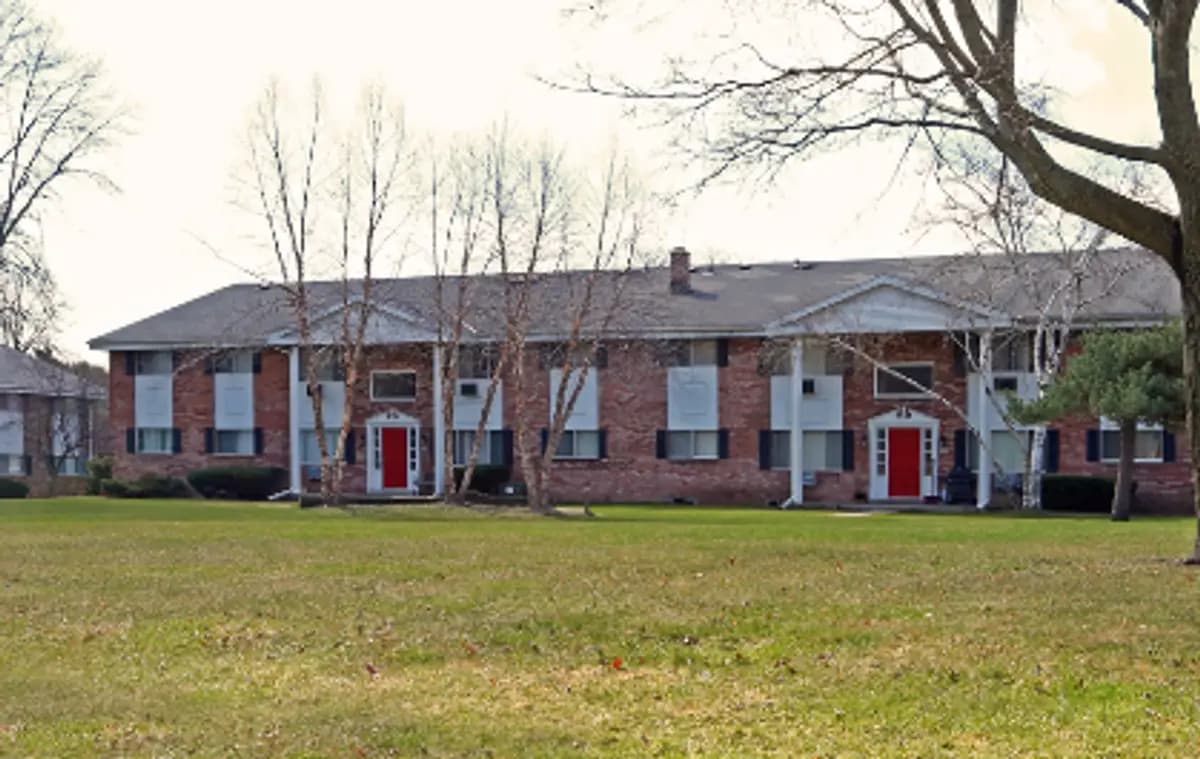 Applewood Village Apartments - Apartment - 2