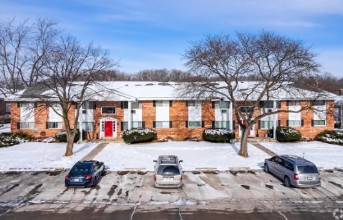Applewood Village Apartments - Apartment - 3