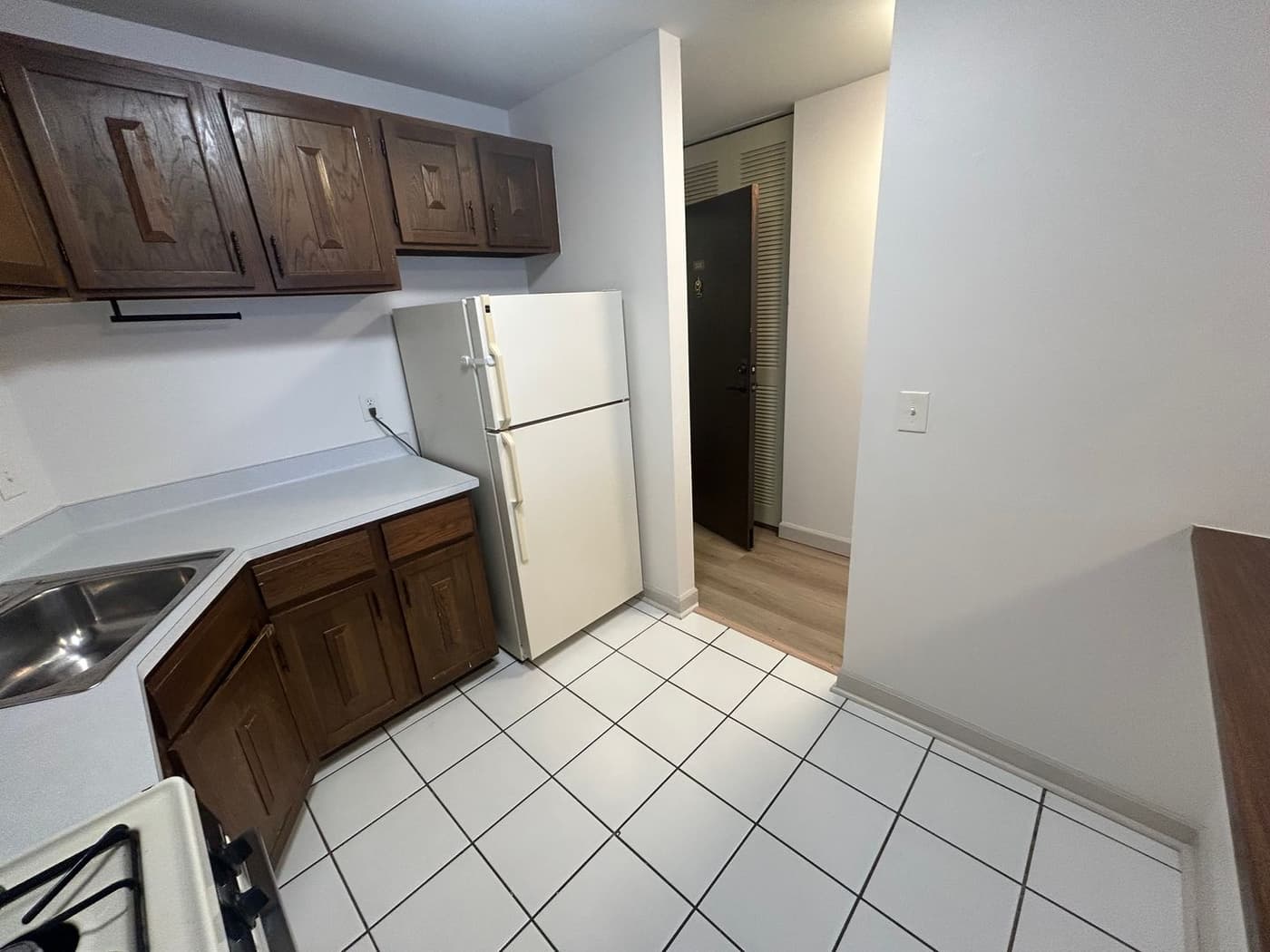 undefined apartments for rent - image - large (2).jpeg - 1