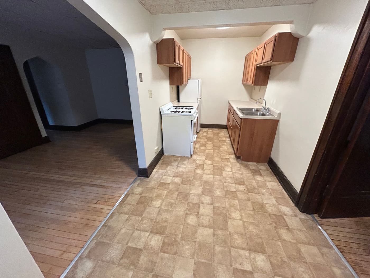 undefined apartments for rent - image - large (3).jpeg - 2