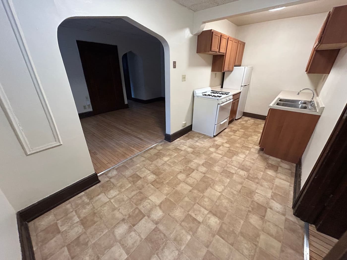 undefined apartments for rent - image - large (4).jpeg - 3