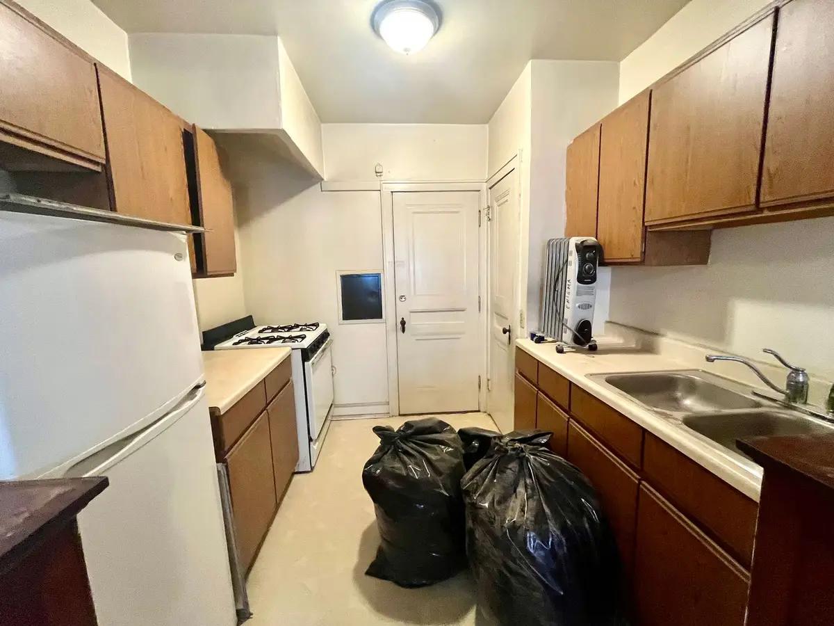 undefined apartments for rent - image - large (7).jpeg - 3