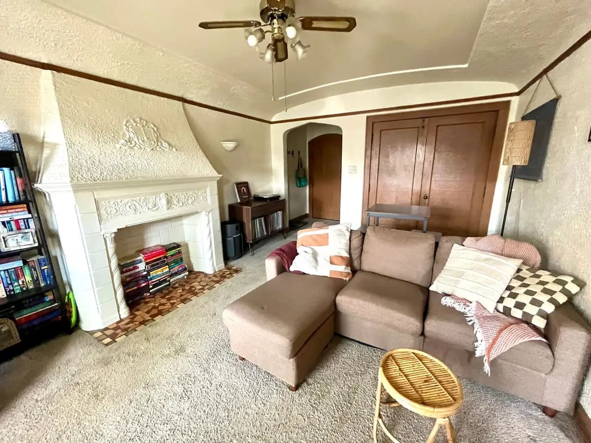 4474 N Oakland Ave - Apartment - 2