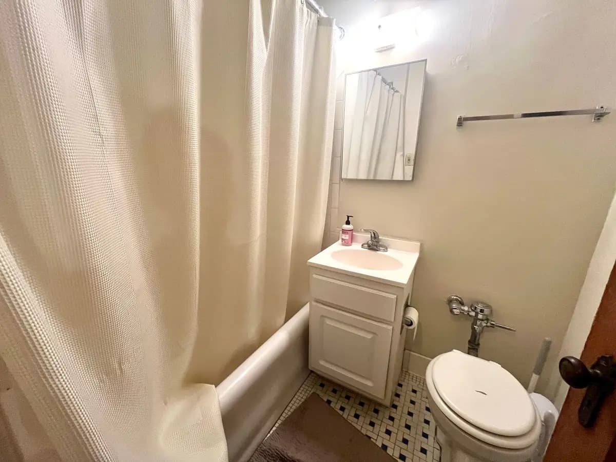 4474 N Oakland Ave - Apartment - 17