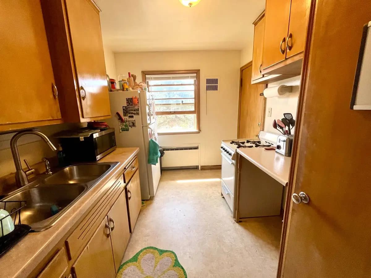 4474 N Oakland Ave - Apartment - 3