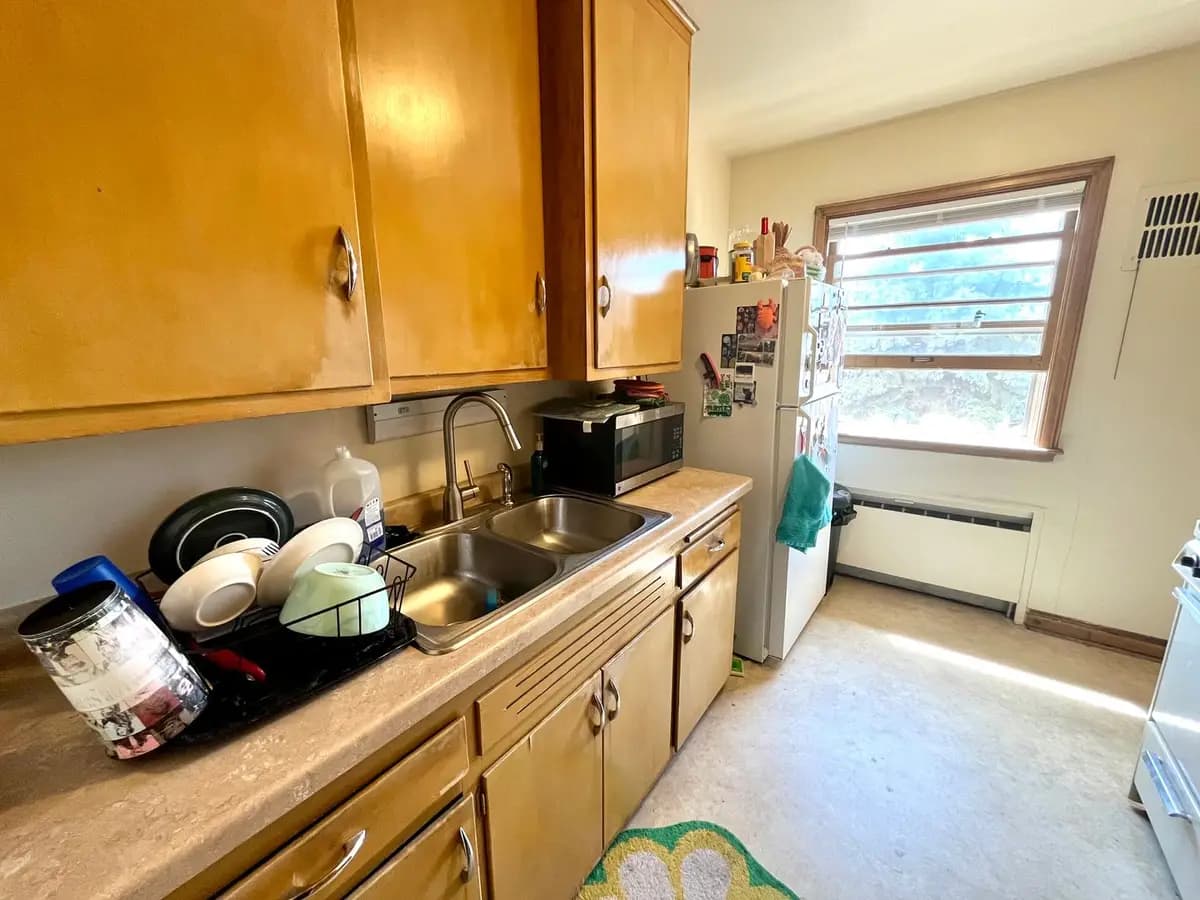 4474 N Oakland Ave - Apartment - 4