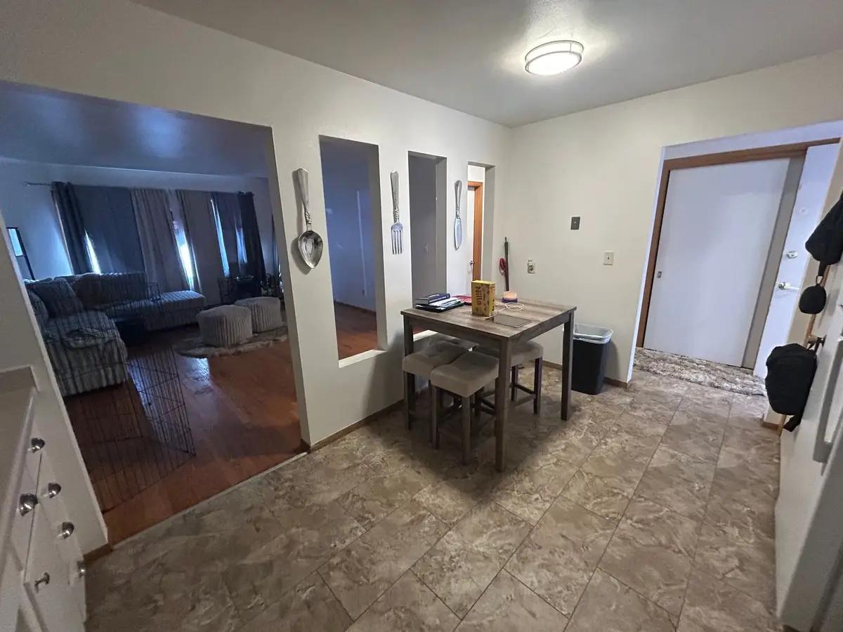 undefined apartments for rent - image - large (39).jpeg - 2