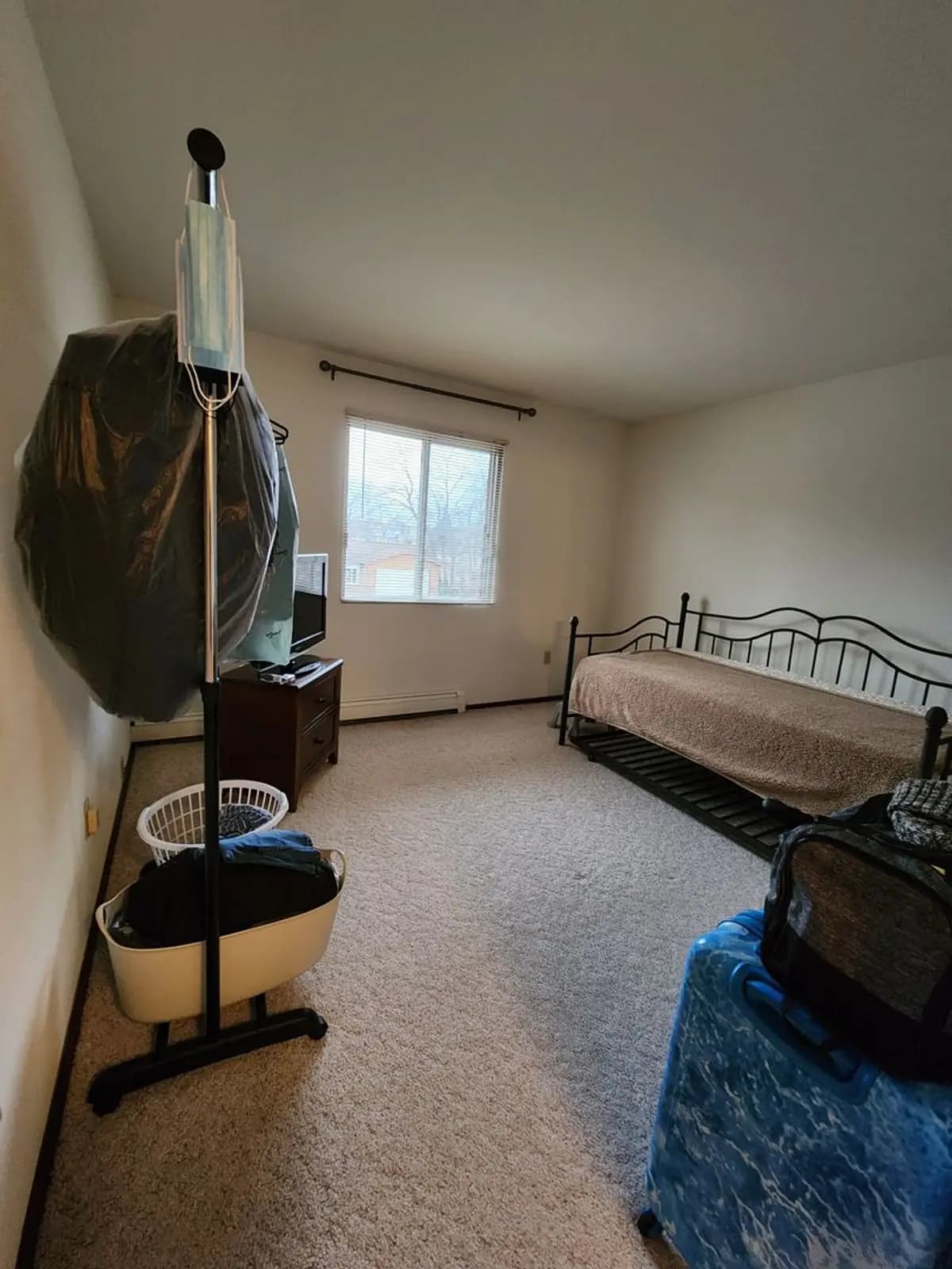 undefined apartments for rent - image - large (6).jpg - 3