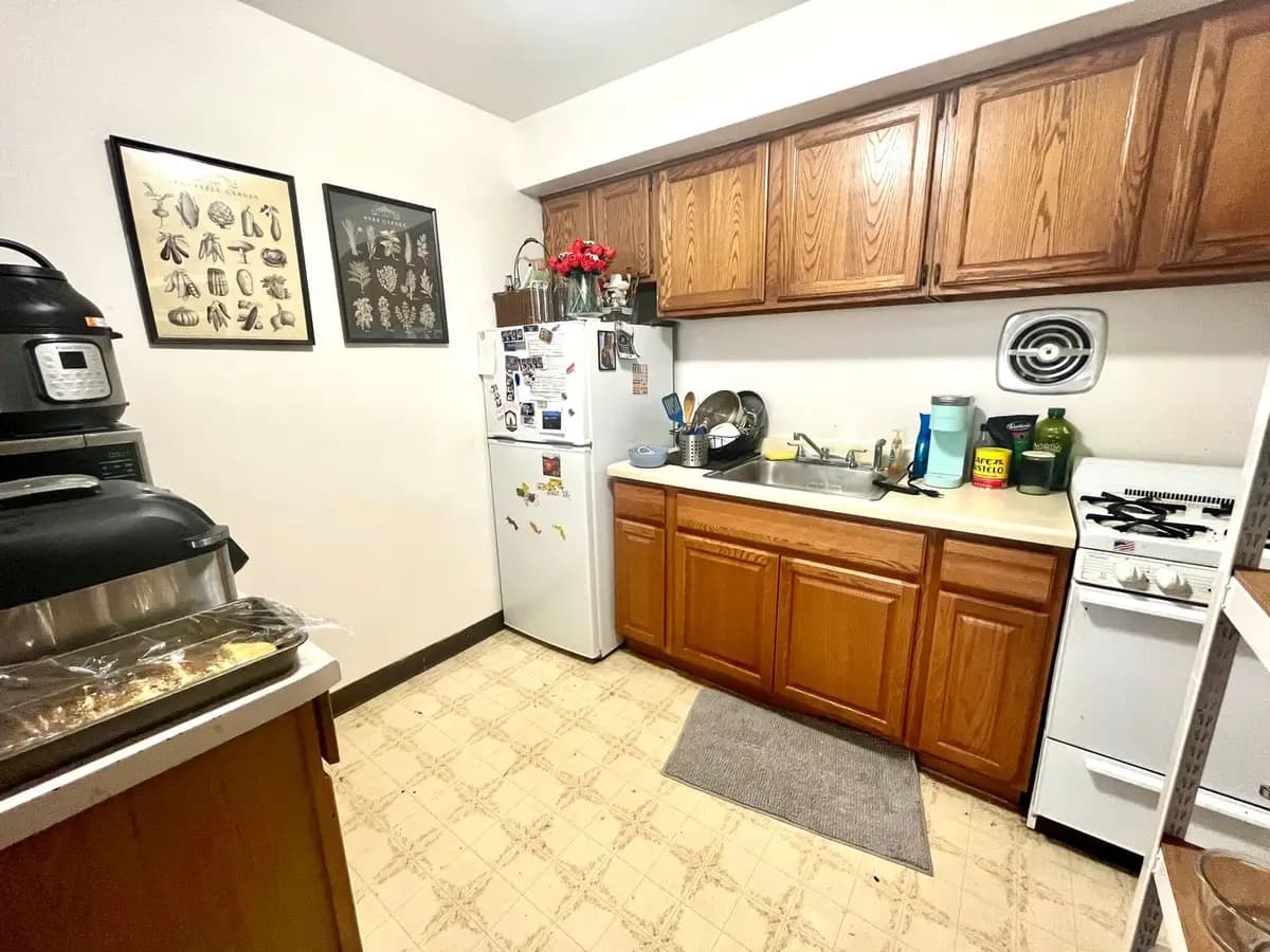 undefined apartments for rent - image - large (8).jpeg - 3