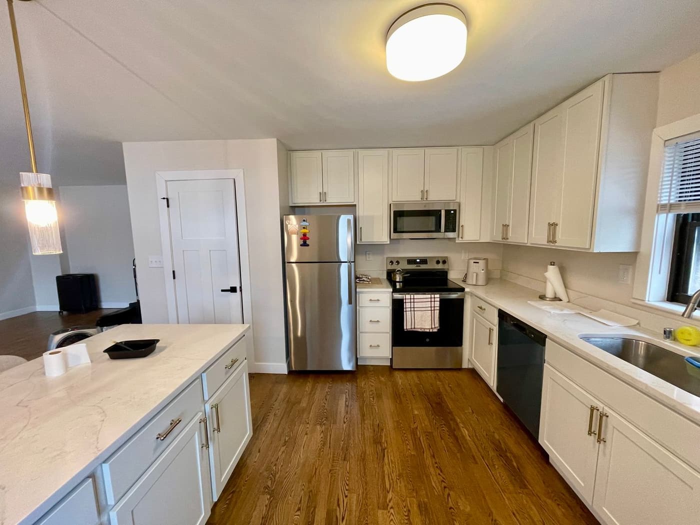 undefined apartments for rent - image - large (17).jpeg - 3