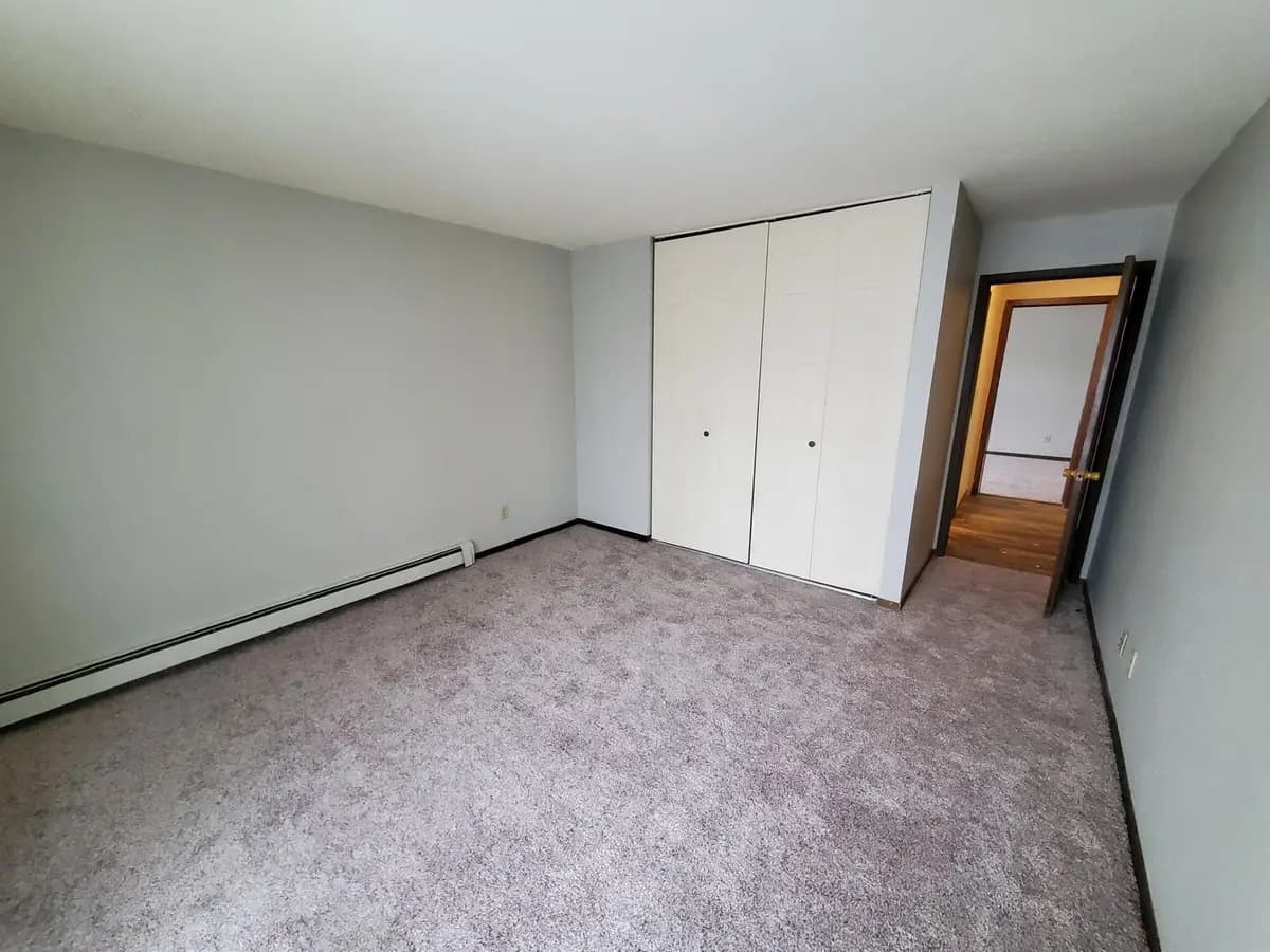 undefined apartments for rent - image - large (10).jpg - 3