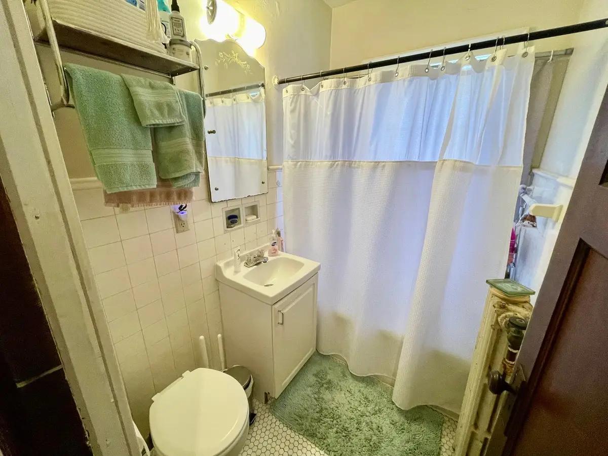 undefined apartments for rent - image - large (27).jpeg - 3