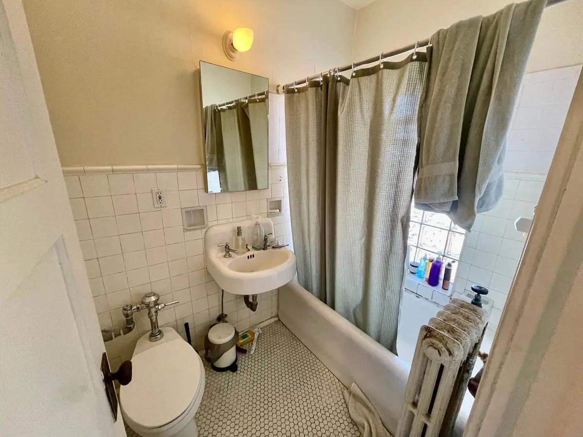 undefined apartments for rent - image - large (34).jpeg - 2