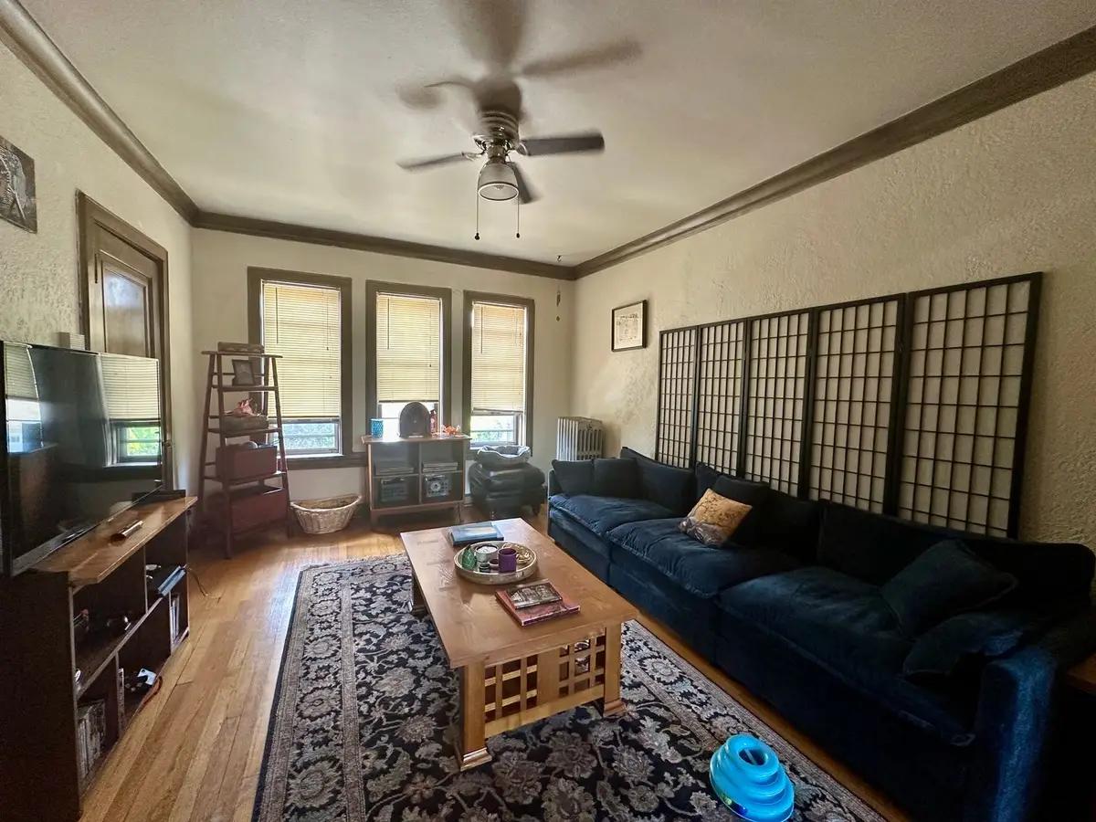 undefined apartments for rent - image - large (3).jpeg - 2