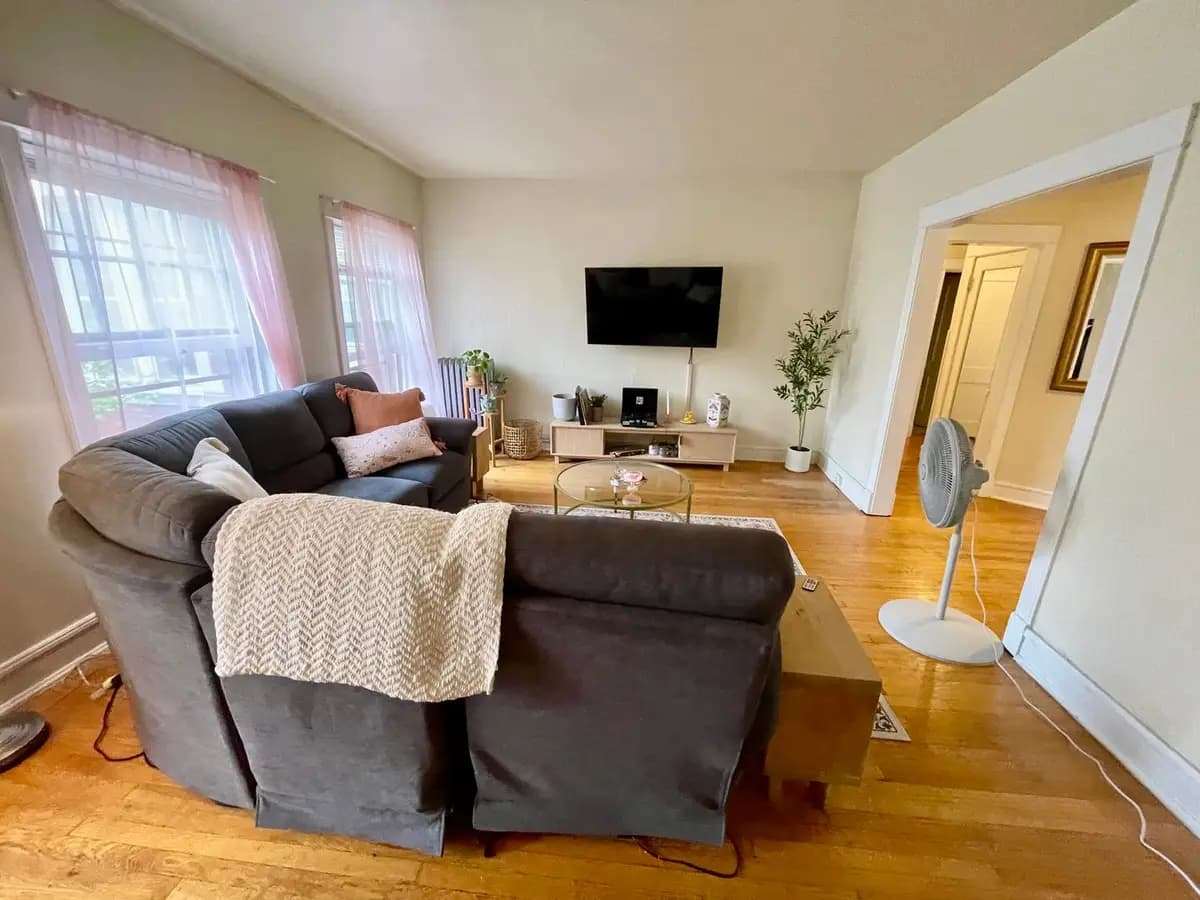 undefined apartments for rent - image - large (2).jpeg - 2