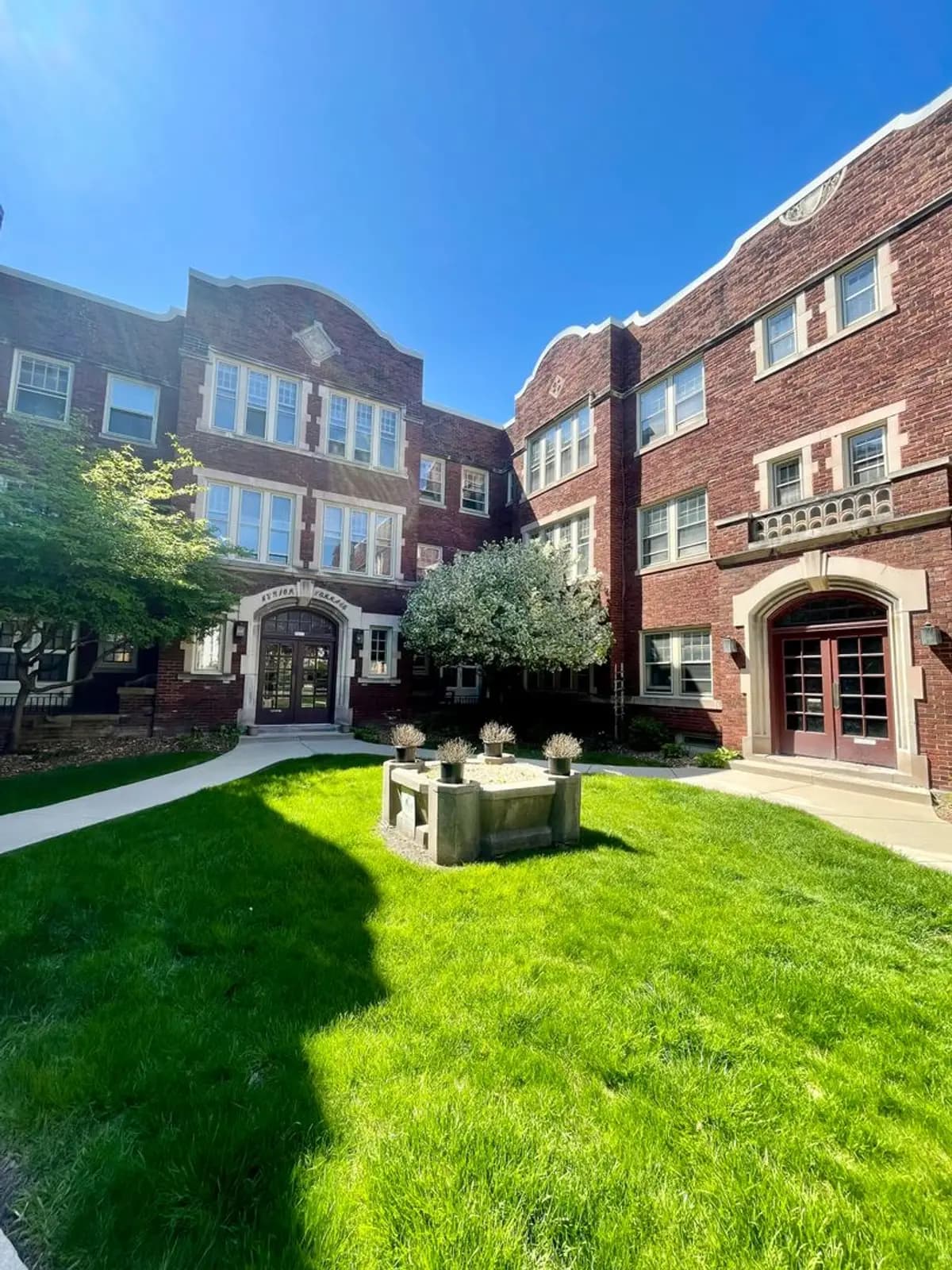 undefined apartments for rent - image - large.jpeg - 0