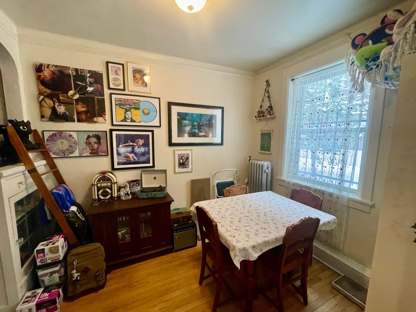 undefined apartments for rent - image - large (2).jpeg - 1