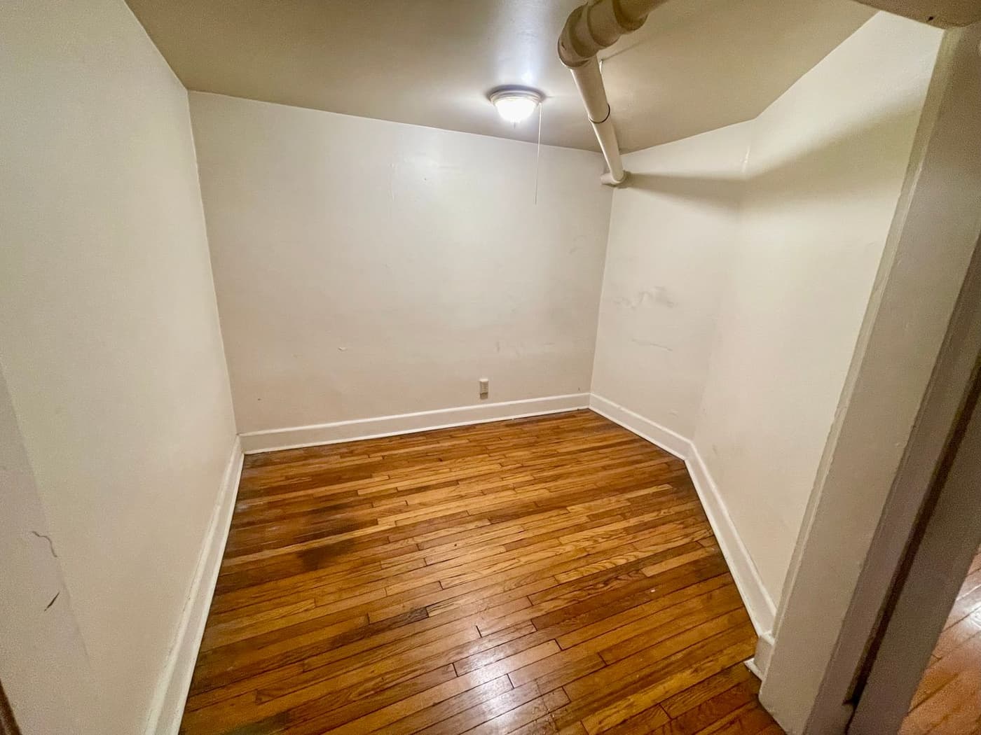 undefined apartments for rent - image - large (2).jpeg - 1
