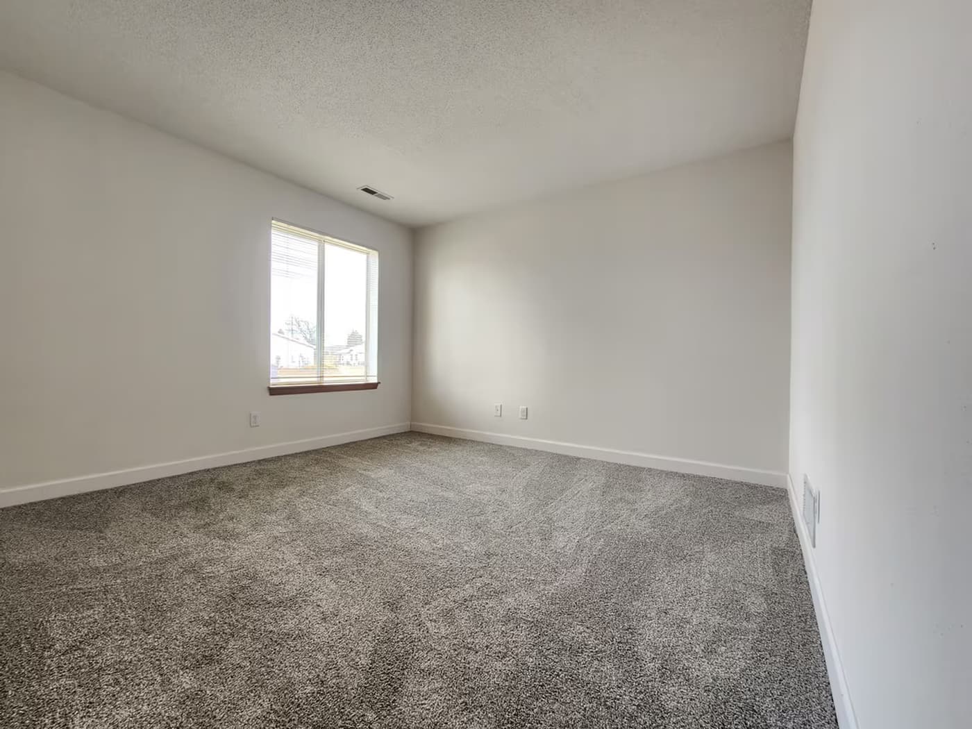 undefined apartments for rent - image - original.jpg_29.avif - 3