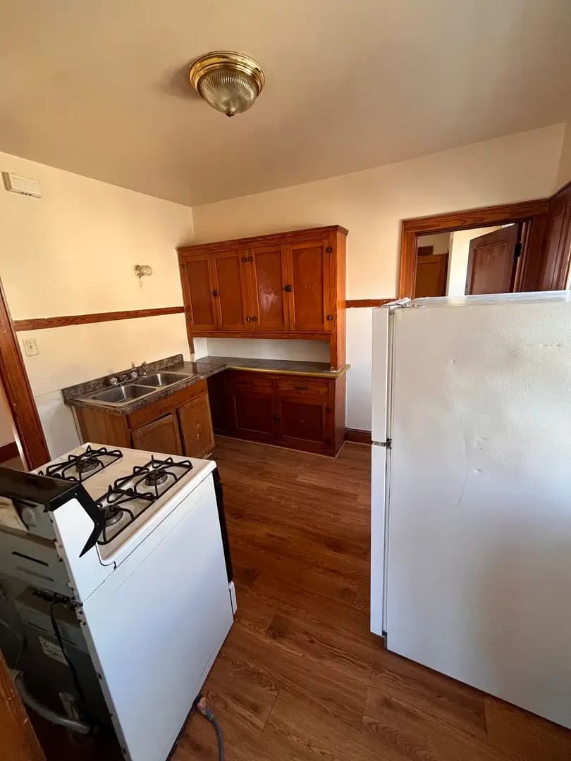 undefined apartments for rent - image - large (4).jpg - 3